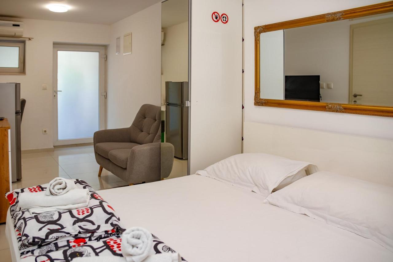 Studio Apartman Hotel สปลิท ภายนอก รูปภาพ